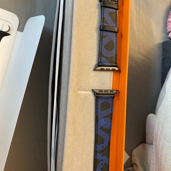 COPY - Hermes Apple Watch series 7 - Picture 7 of 10